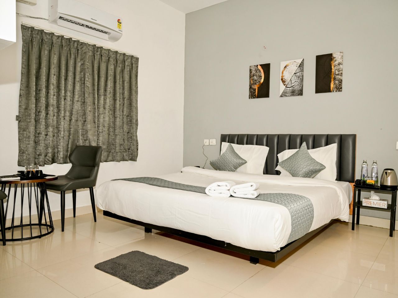 Bee Oak Budget Hotel in Hyderabad
