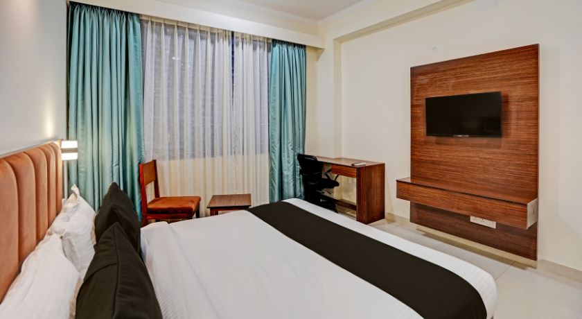 Hotel RR Galaxy in Gurgaon