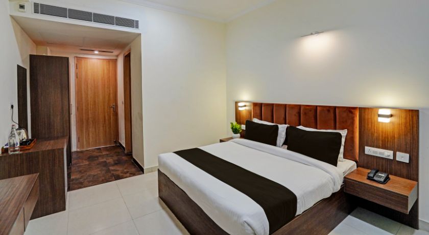 Hotel RR Galaxy in Gurgaon