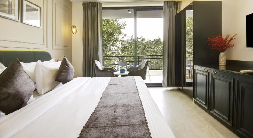 Saltstayz Premier - Galleria Market Road and Sector 27 in Gurgaon