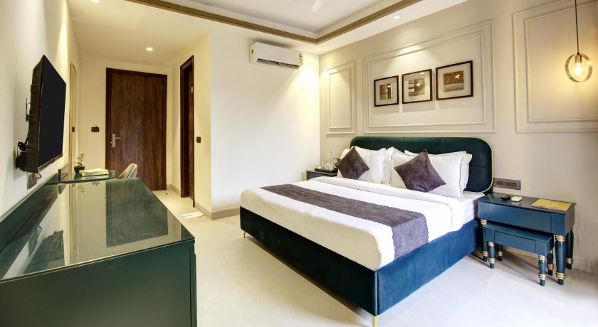 Saltstayz Premier - Galleria Market Road and Sector 27 in Gurgaon