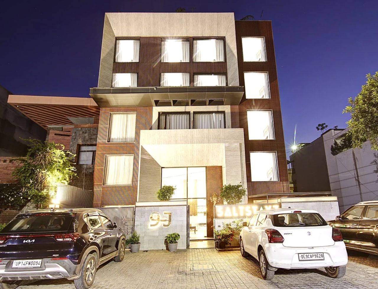 Saltstayz Premier - Cyber Hub in Gurgaon