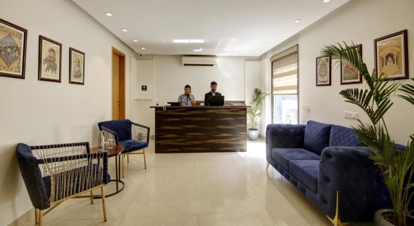 Saltstayz Select - Galleria Market and Golf Course Road in Gurgaon