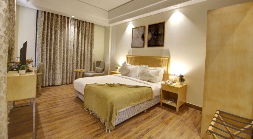 Saltstayz Select - Galleria Market and Golf Course Road in Gurgaon