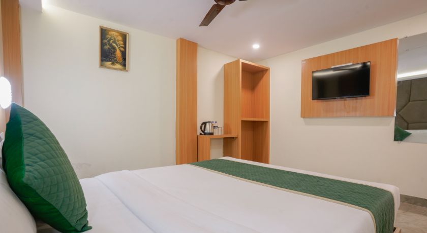 Hotel Crystal Castle in Mumbai