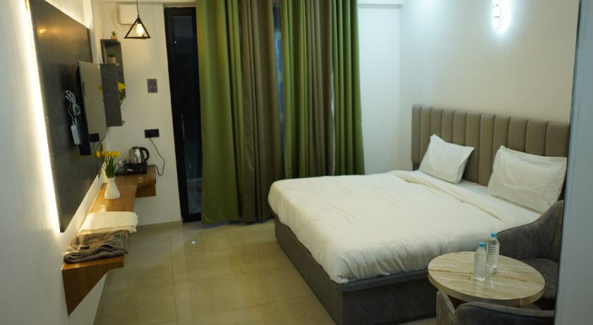 Knock Knock Stays- Omaxe Hazratganj in Lucknow