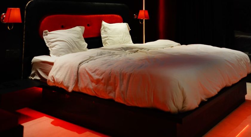 Knock Knock Stays- Omaxe Hazratganj in Lucknow