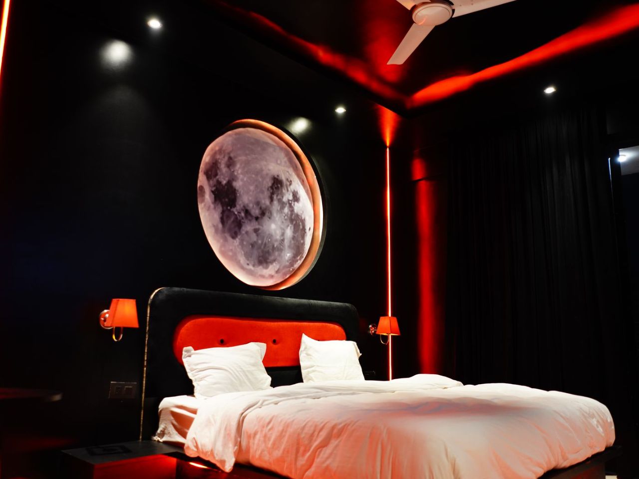 Knock Knock Stays- Omaxe Hazratganj in Lucknow