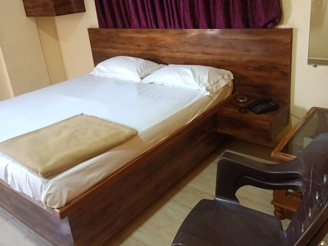 Hotel Nidhi Loadging Boarding in Thane