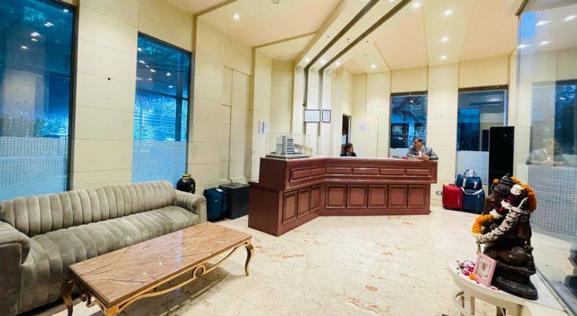 Hotel Signature Grand in Delhi