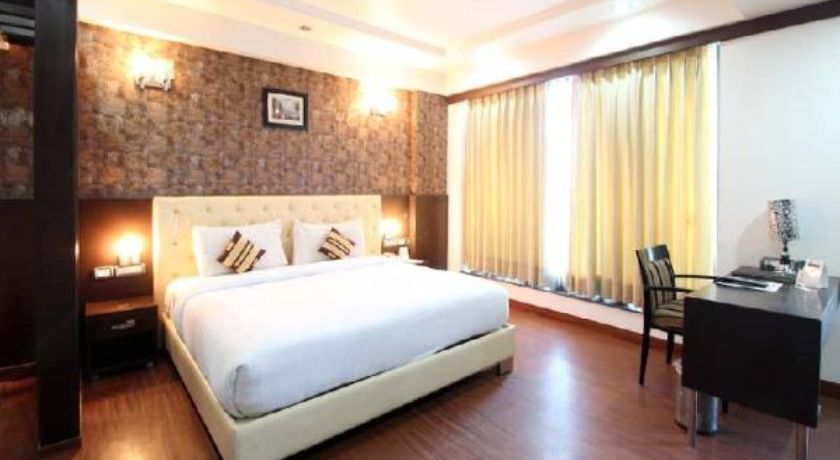 Hotel Signature Grand in Delhi