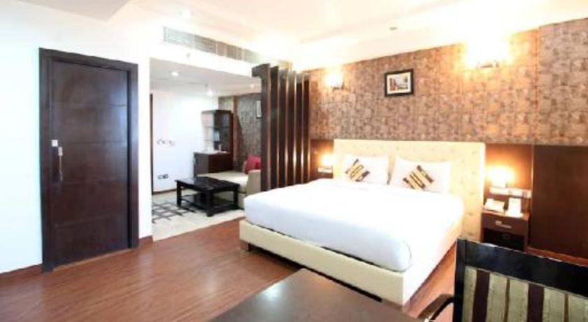 Hotel Signature Grand in Delhi