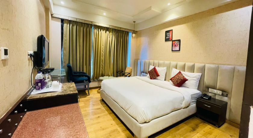 Hotel Signature Grand in Delhi