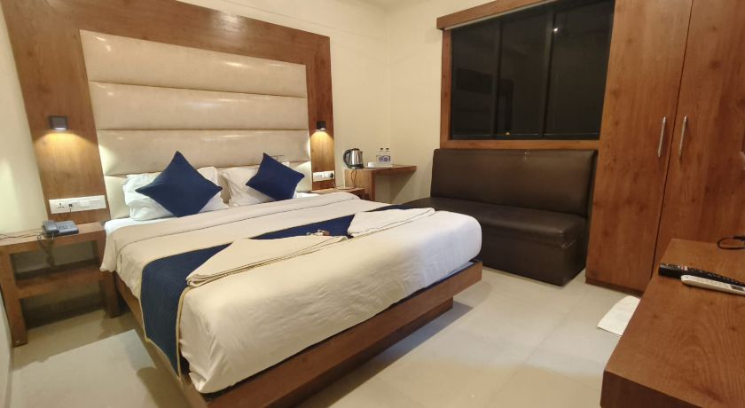 Hotel Ashraya International in Mumbai