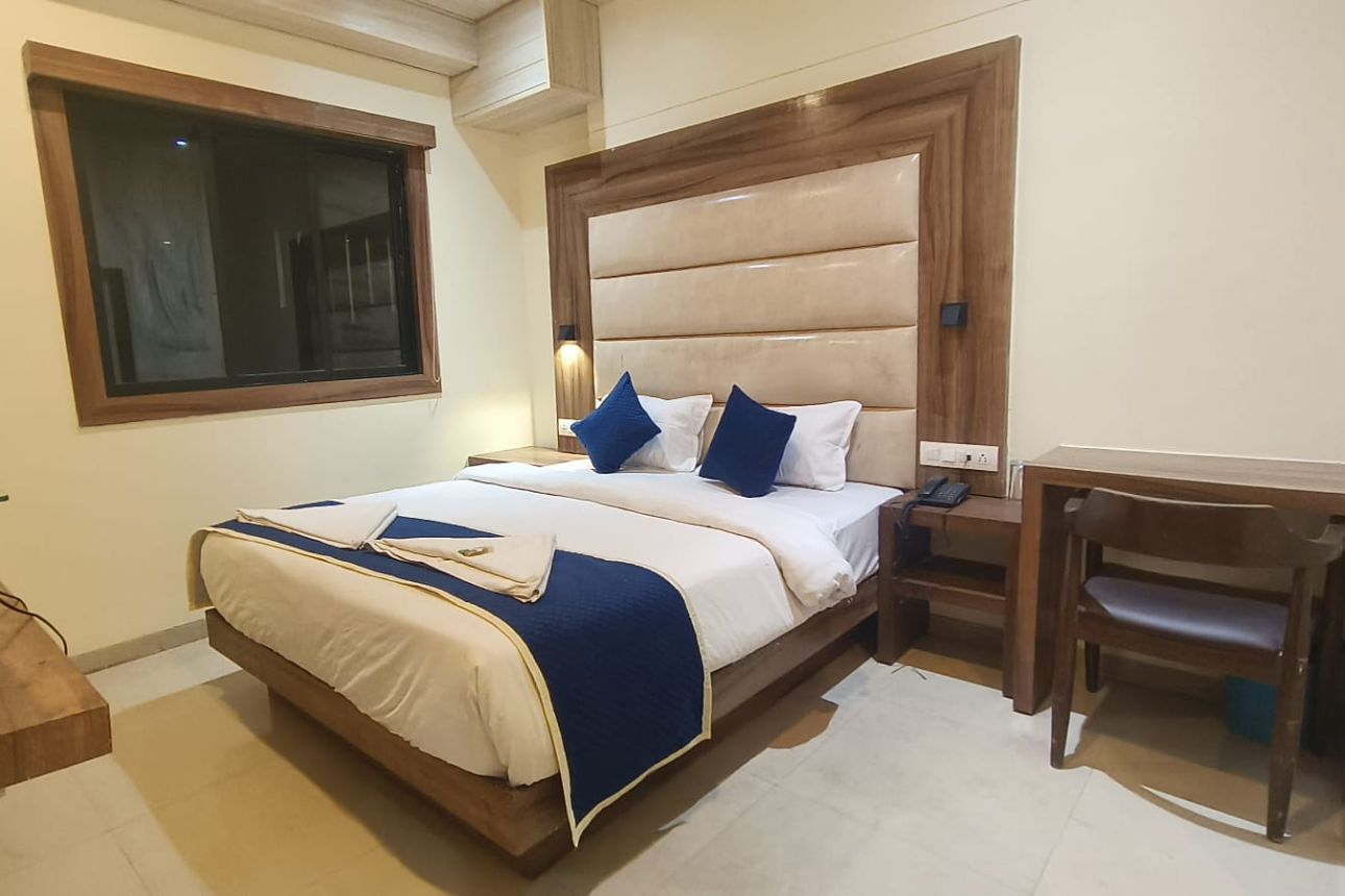 Hotel Ashraya International in Mumbai