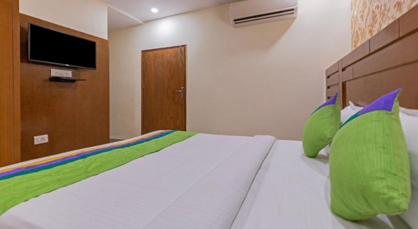 Treebo Green View in Noida