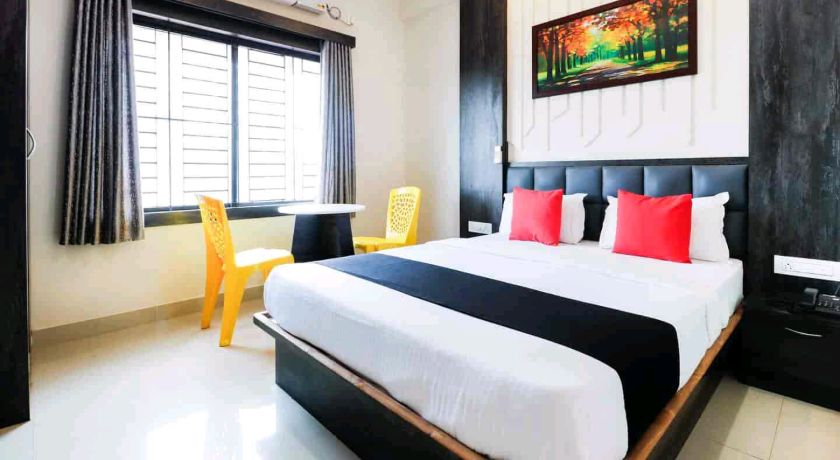 Hotel Plaza Avenue in Mangalore