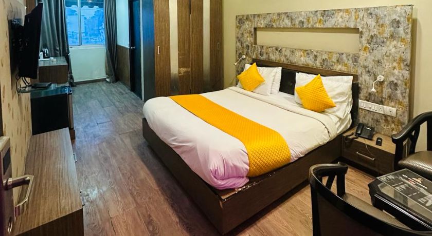 Hotel Cosmos in Lucknow