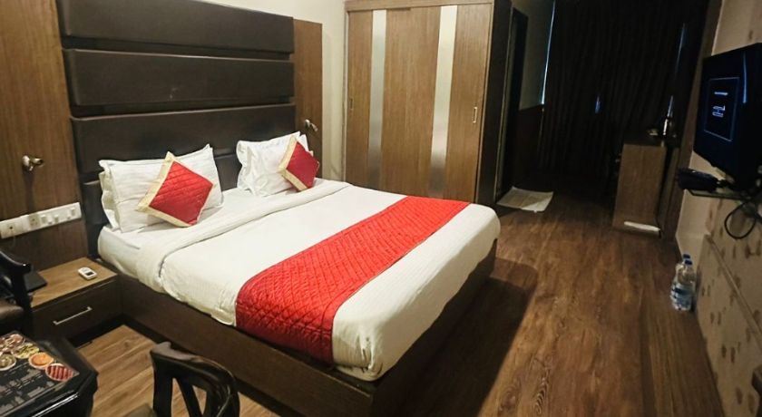 Hotel Cosmos in Lucknow