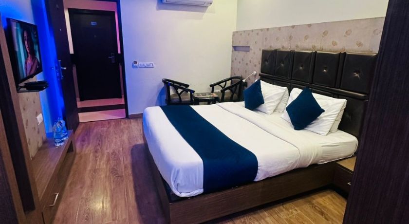 Hotel Cosmos in Lucknow