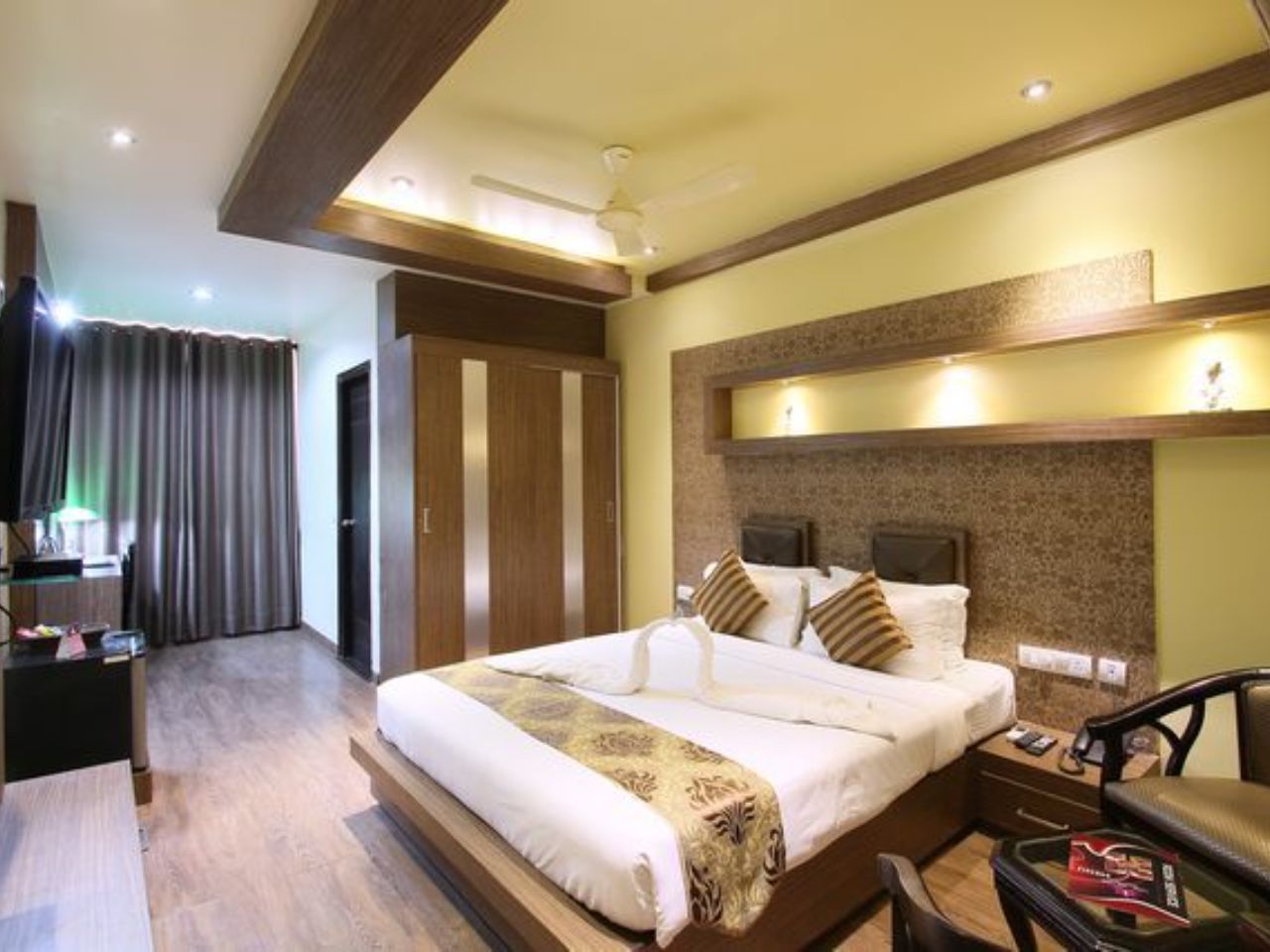 Hotel Cosmos in Lucknow