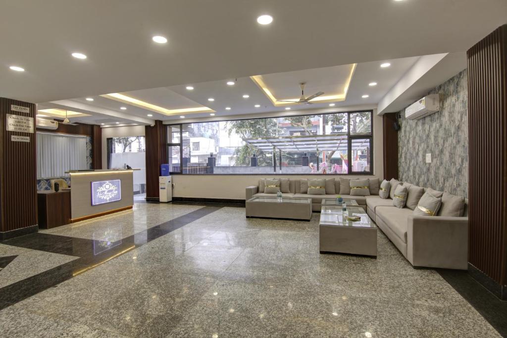 Hotel La Mirage Suite in Noida