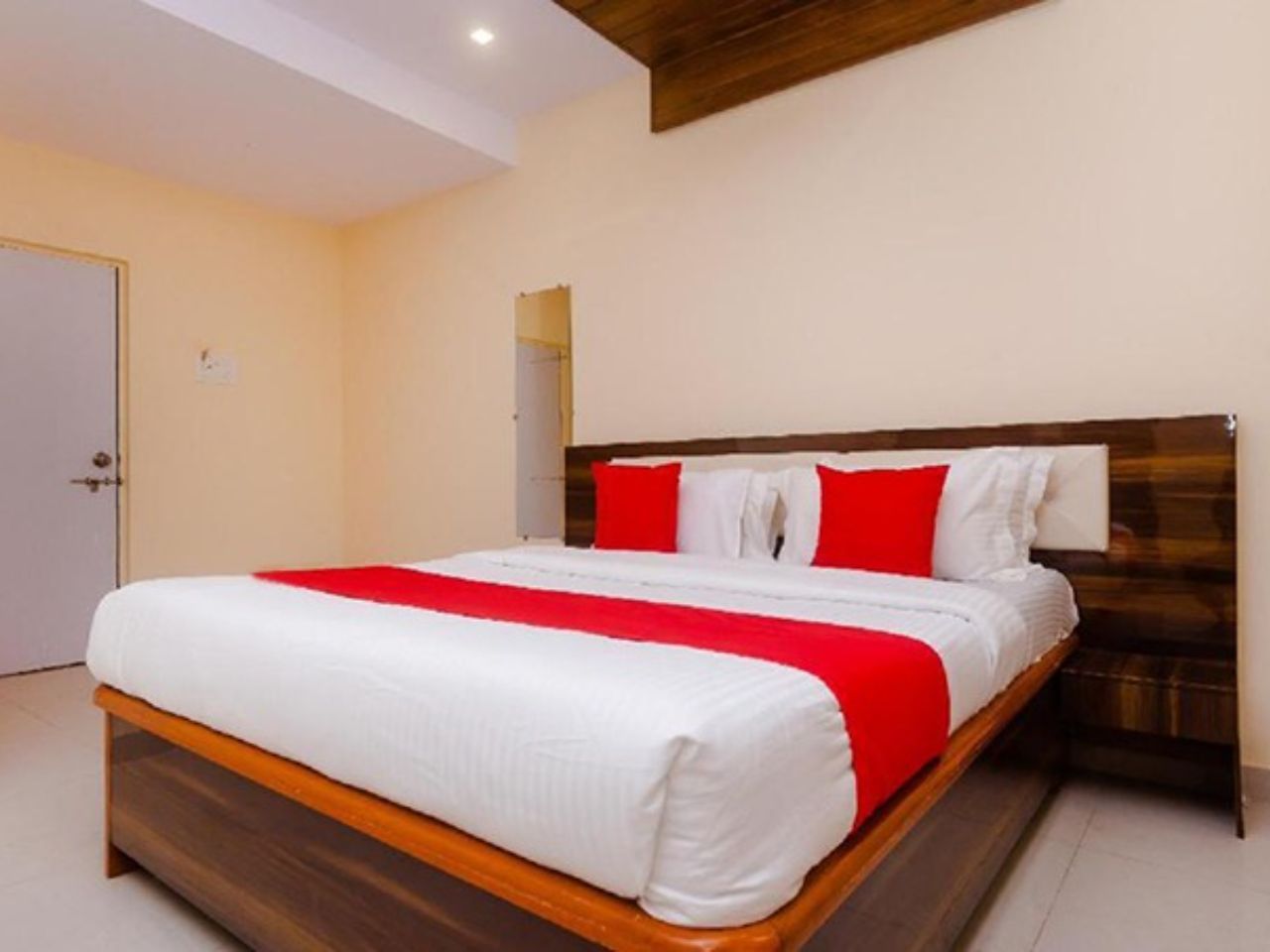 Hotel Shelter in Thane