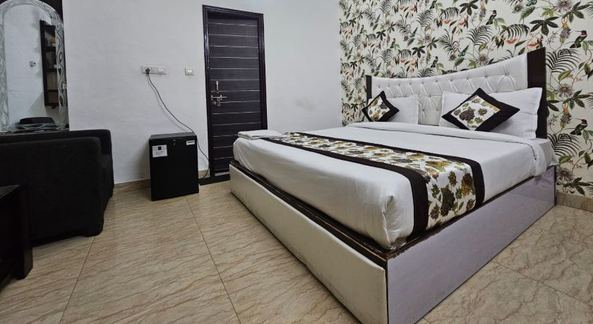 Cloud Plaza in Delhi