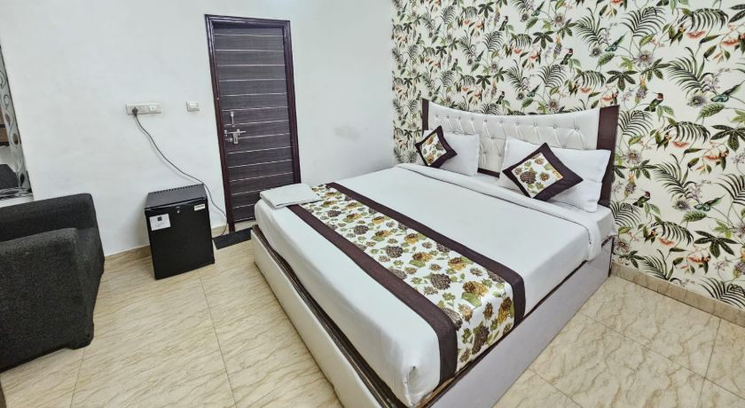 Cloud Plaza in Delhi