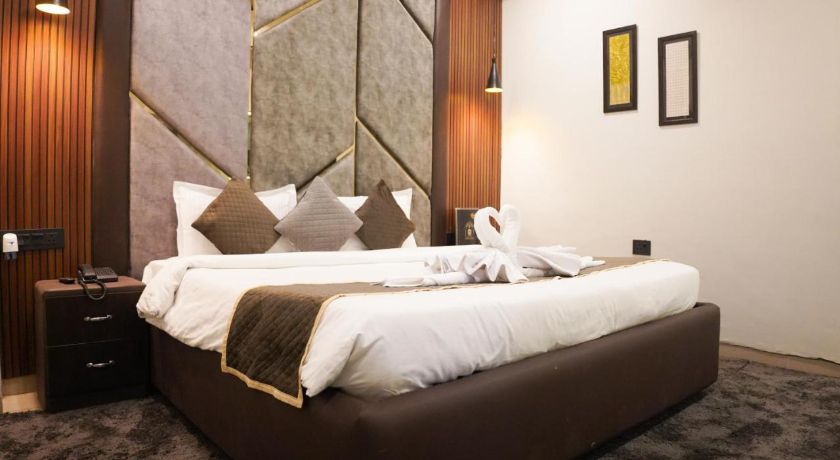 The Palatial Hotel in Lucknow