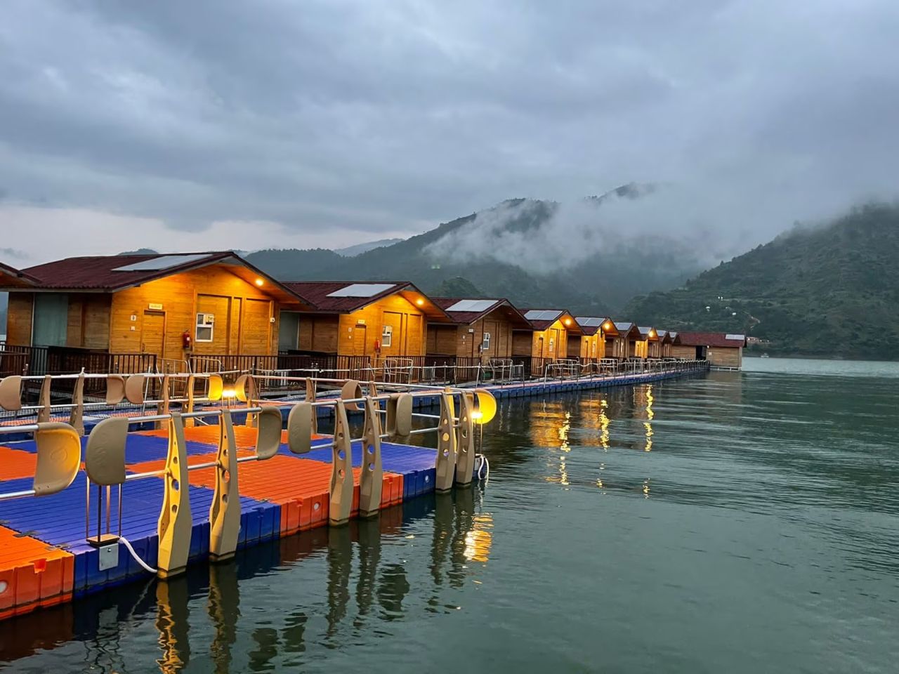 Le ROI Floating Huts and Eco Rooms in Tehri