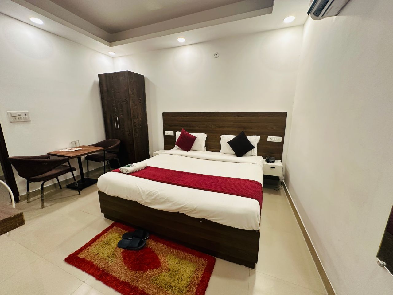 Hotel S R Palace in Delhi