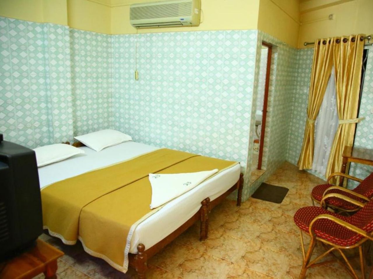 Hotel Lake Palace in Kottayam