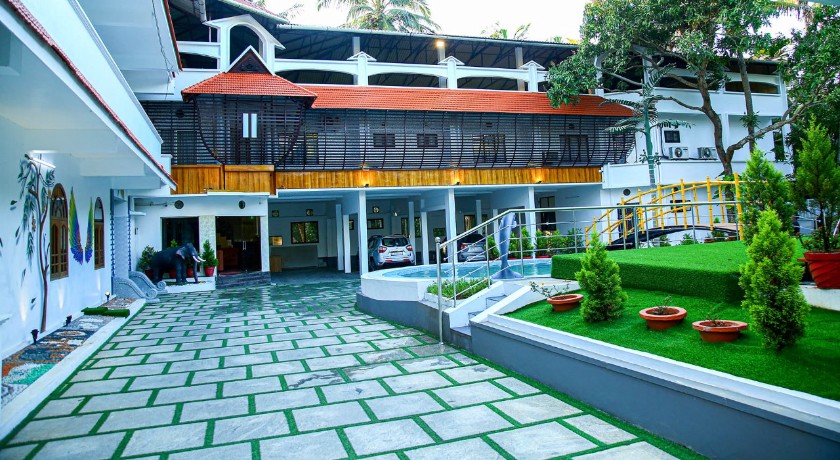 Hotel Lake Palace in Kottayam