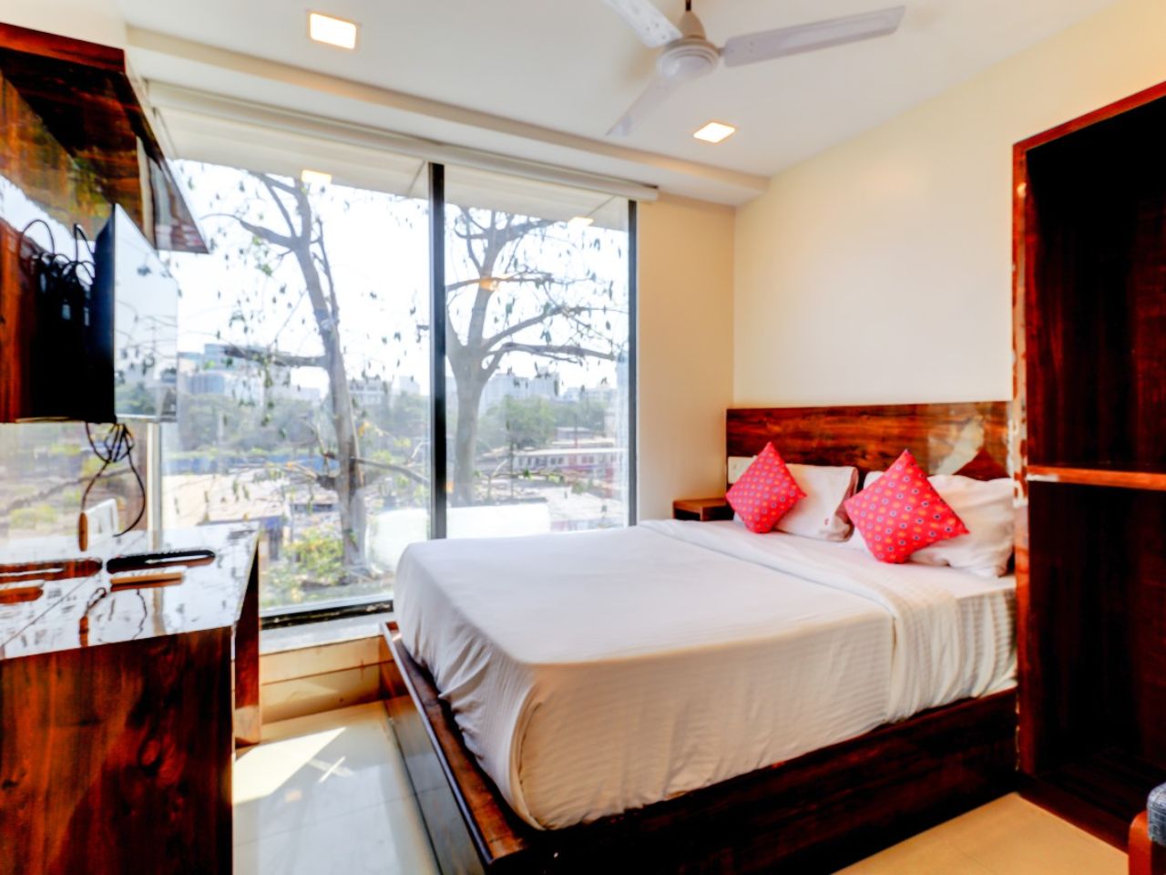 Hotel Summer Inn in Mumbai