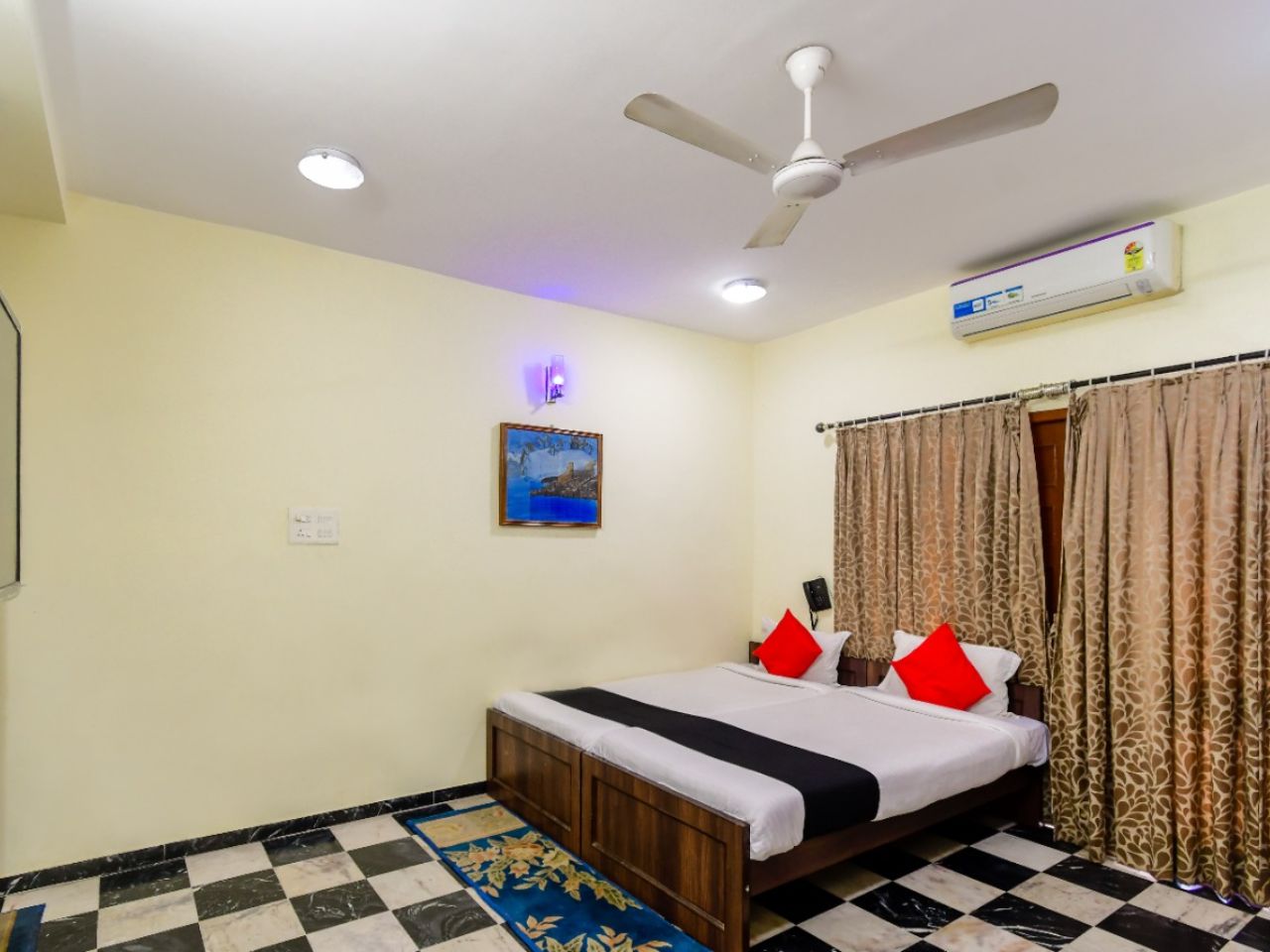 Captains Inn in Kolkata