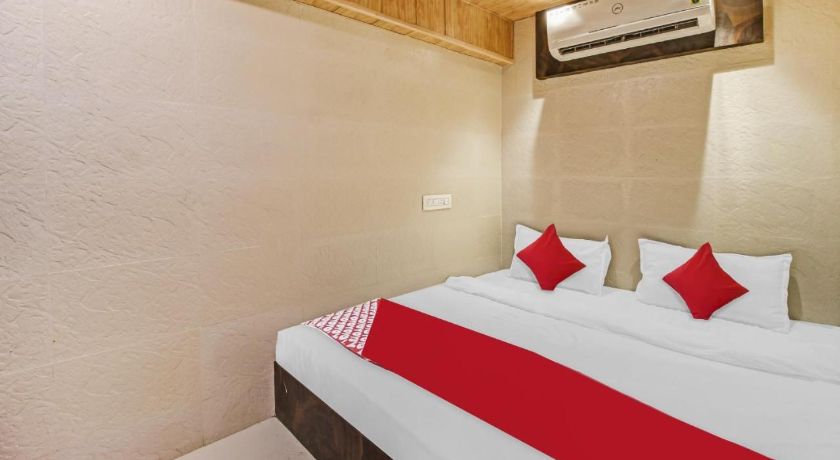 Super Hotel O Ambedkar Chowk Ulhasnagar in Thane