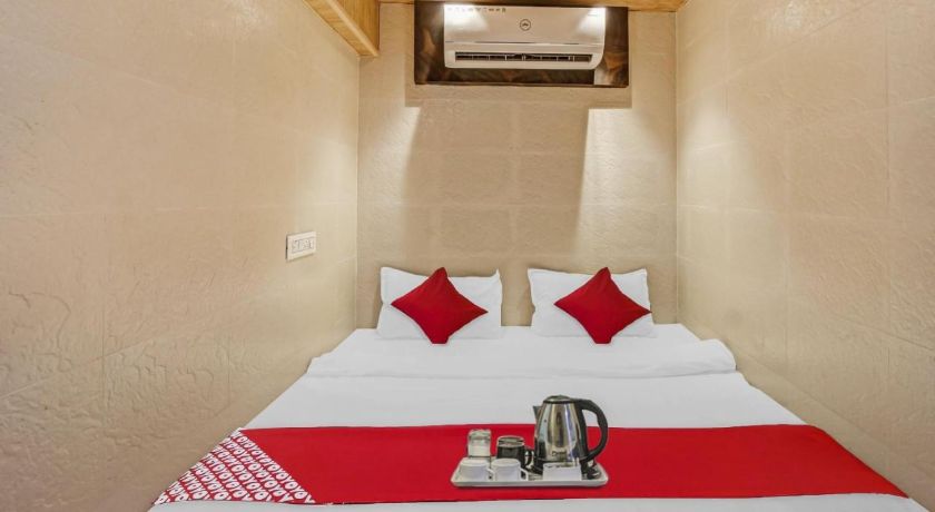 Super Hotel O Ambedkar Chowk Ulhasnagar in Thane