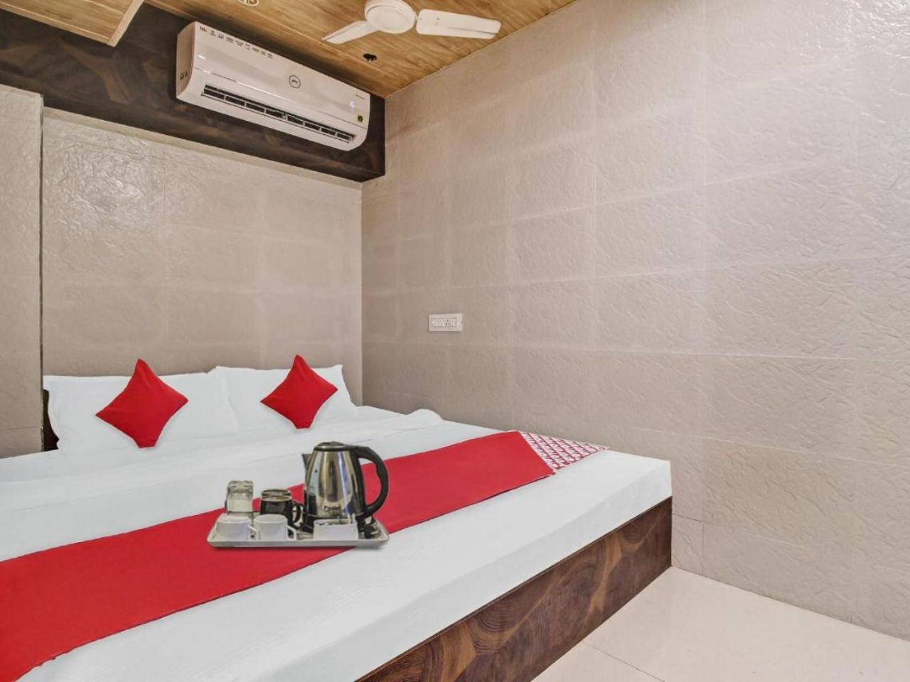 Super Hotel O Ambedkar Chowk Ulhasnagar in Thane