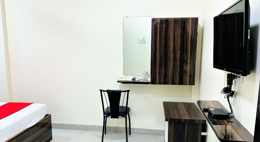 Hotel Everest Inn in Navi Mumbai