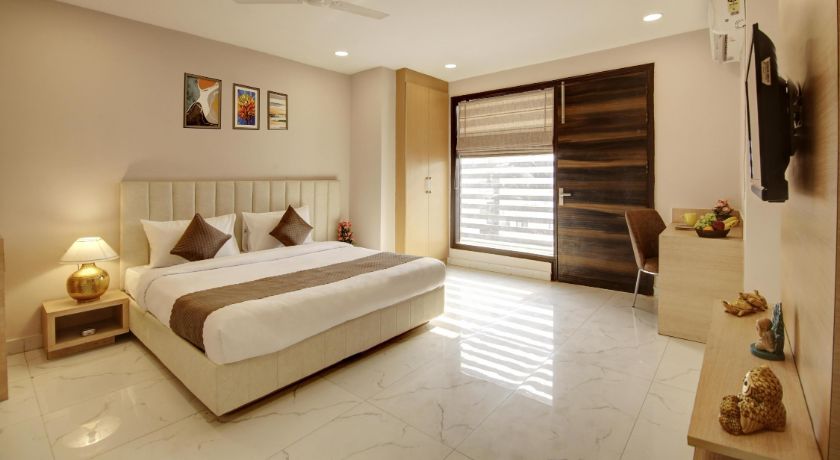 Limewood Stay Corporate - Huda City Centre in Gurgaon