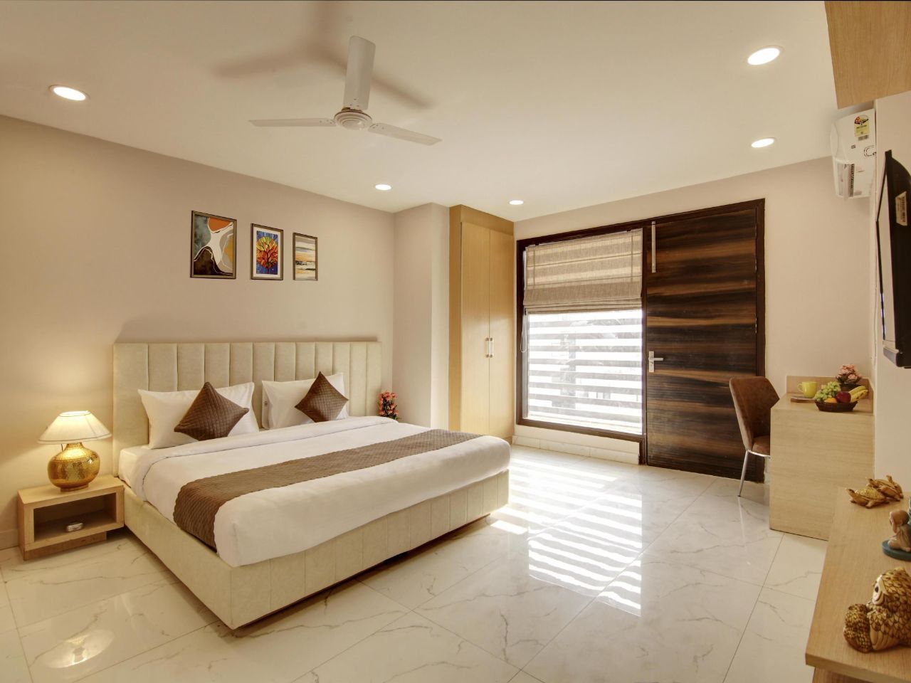 Limewood Stay Corporate - Huda City Centre in Gurgaon
