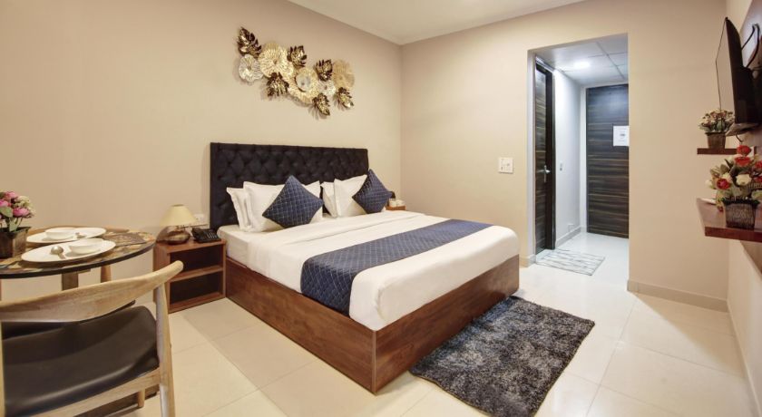 Limewood Stay - Huda City Center in Gurgaon