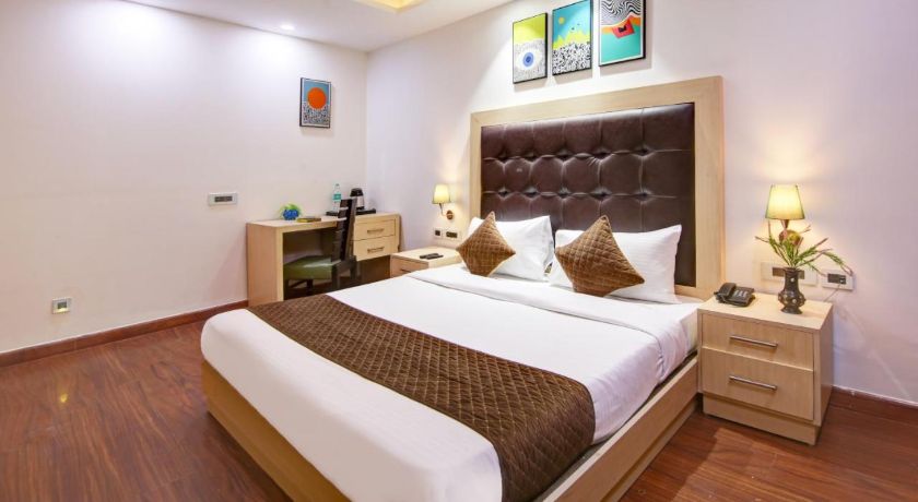 Limewood Stay Unitech Cyber Park in Gurgaon