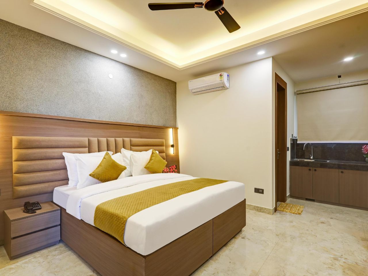 Limewood Stay Premium Studios - Near Sector 29 in Gurgaon