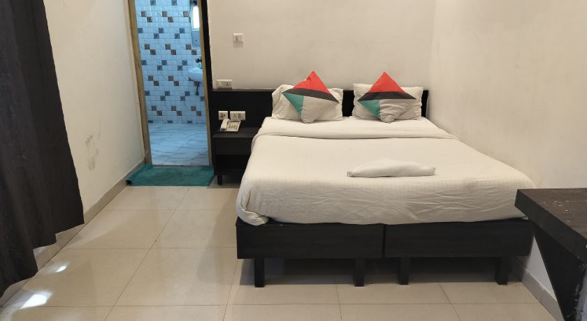 Hotel Global Inn in Lucknow