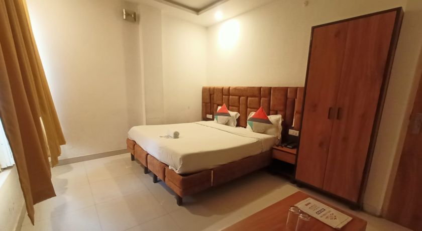 Hotel Global Inn in Lucknow