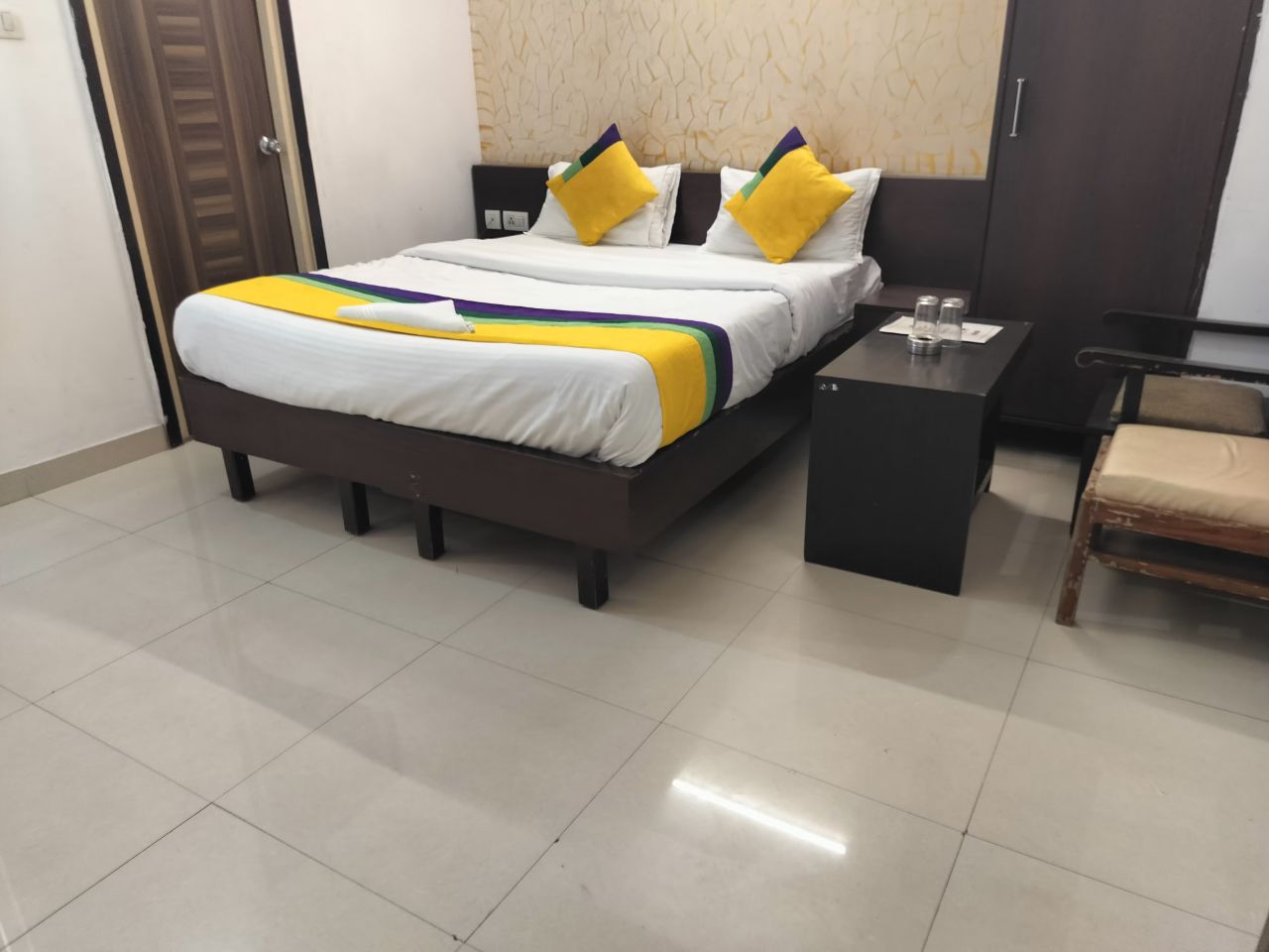 Hotel Global Inn in Lucknow