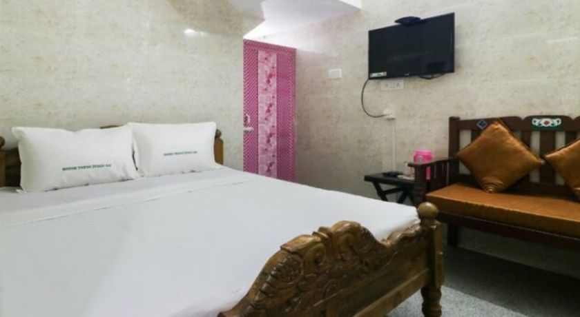Mr. White Guest House in Chennai