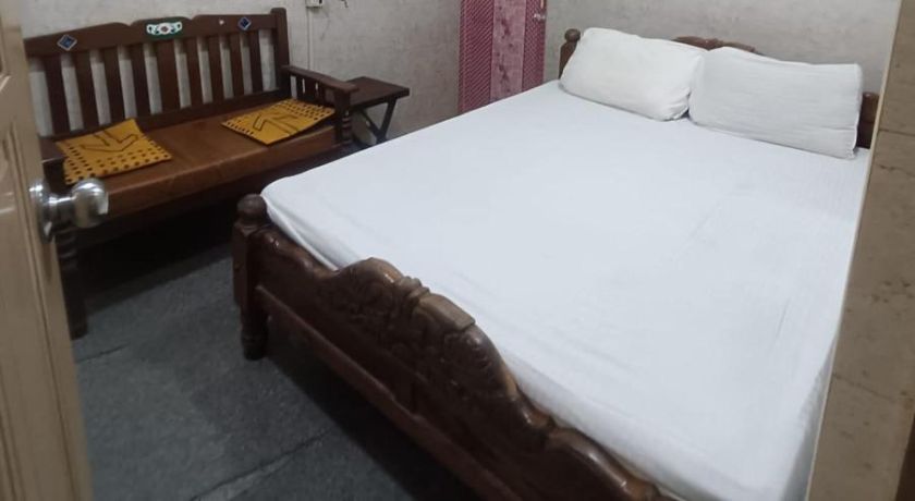 Mr. White Guest House in Chennai